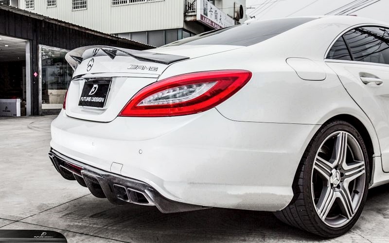W218 CLS - Renntech style Carbon Rear Diffuser 05